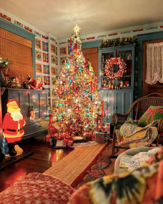 How #90sChristmas Is Taking Over Holiday Decor Trends in 2025