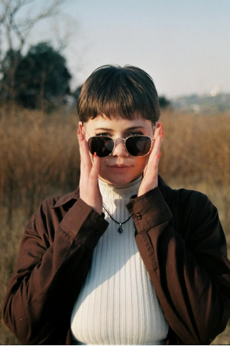 How to Obtain Maximum Vibes with a Minimalist "Luxe" Identity