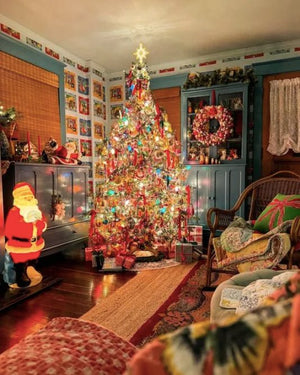 How #90sChristmas Is Taking Over Holiday Decor Trends in 2025