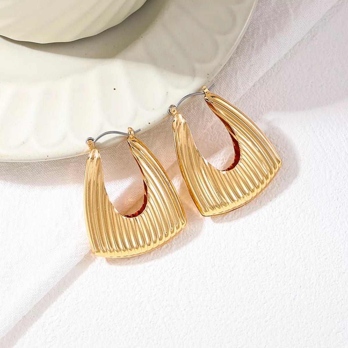 18K Gold - Plated Alloy Ribbed Triangular Hoop Earrings - 