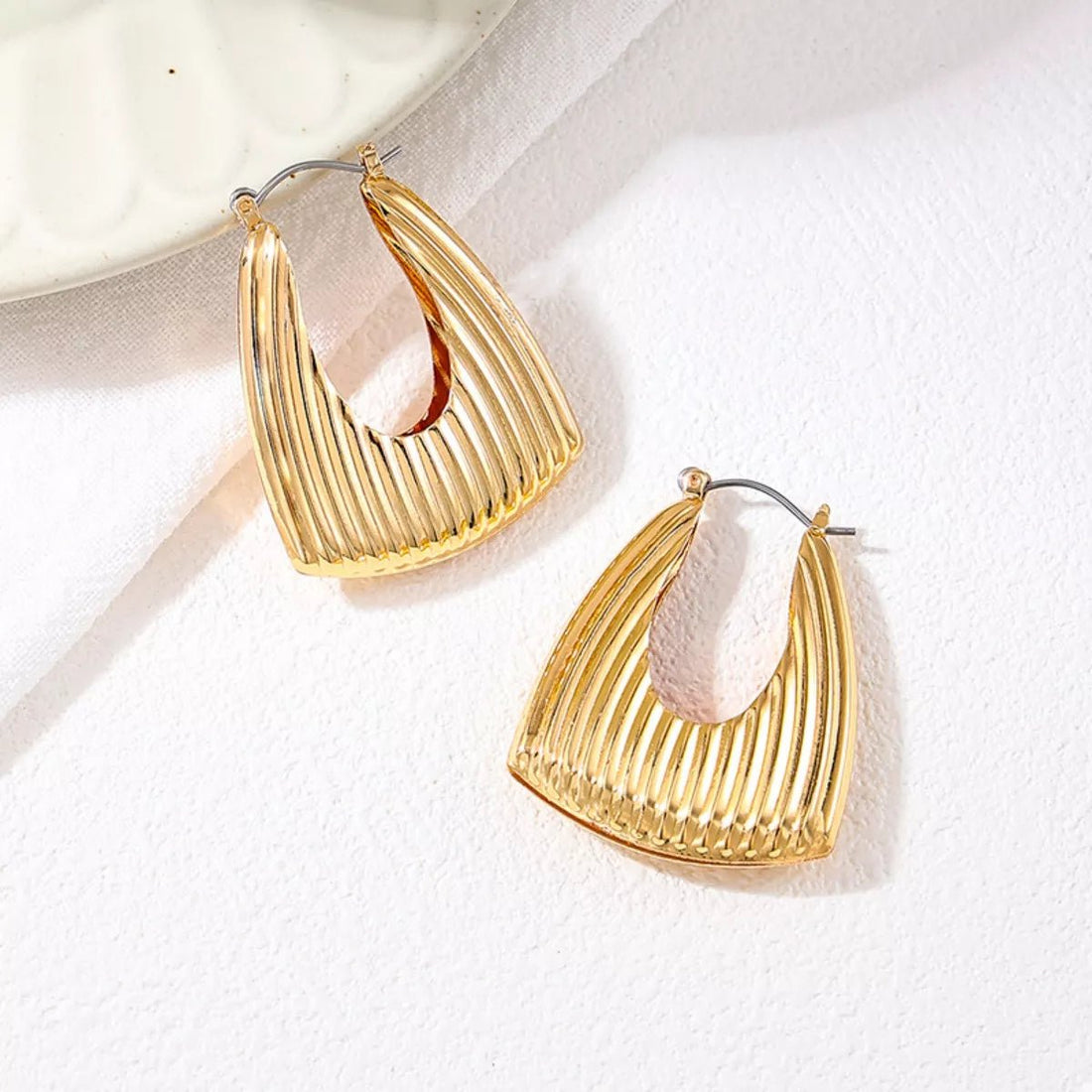 18K Gold - Plated Alloy Ribbed Triangular Hoop Earrings - 