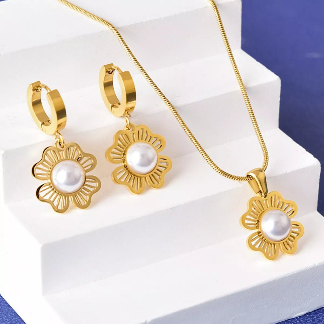 18K Gold - Plated Flower Jewelry Set - 
