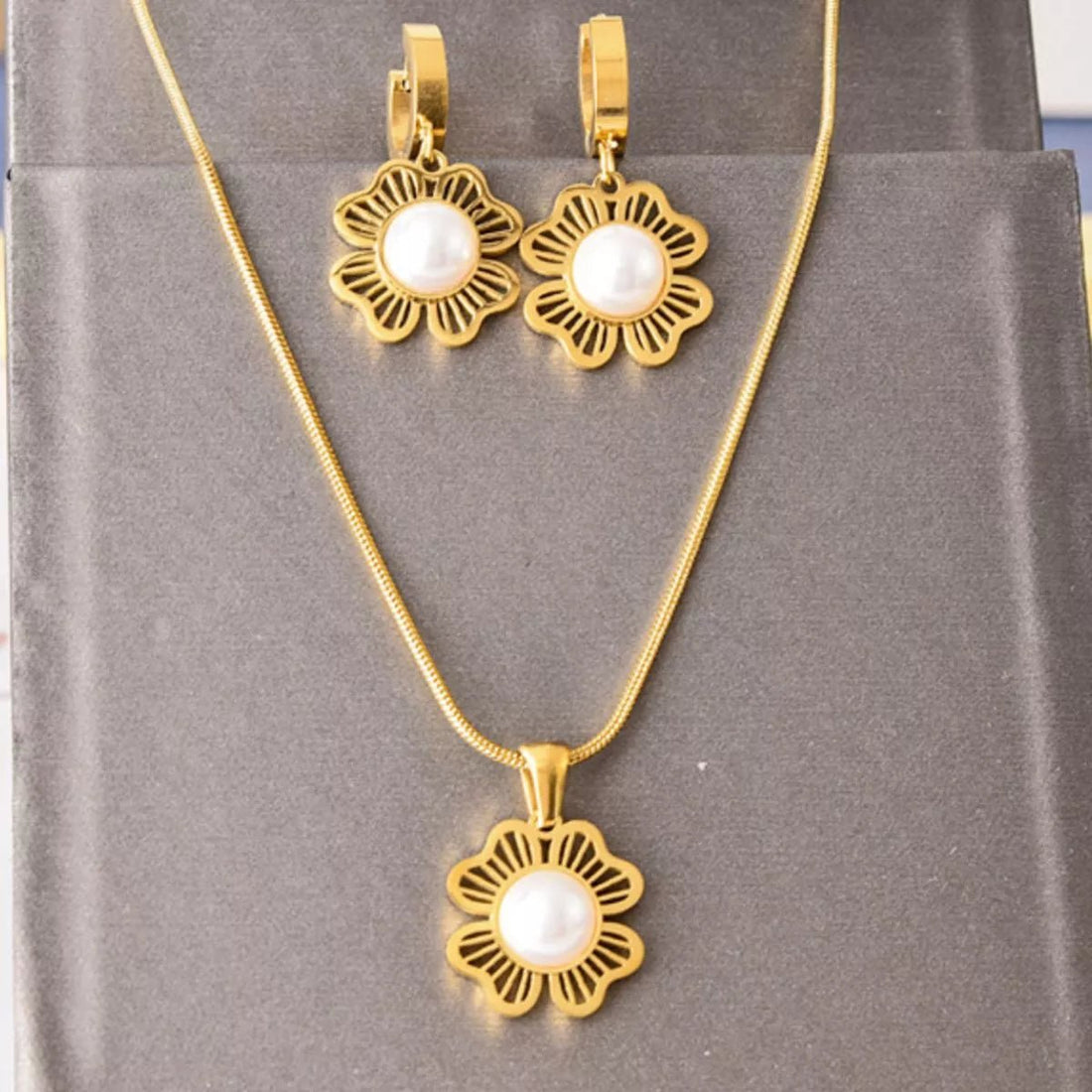 18K Gold - Plated Flower Jewelry Set - 
