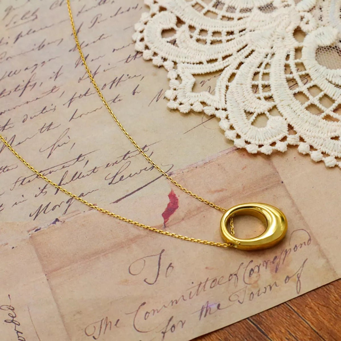 18K Gold - Plated Oval Pendant Necklace - 
