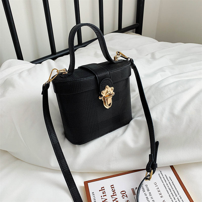 New Trendy Bucket Trendy Fashion One-shoulder Summer Messenger Bag Female Bag