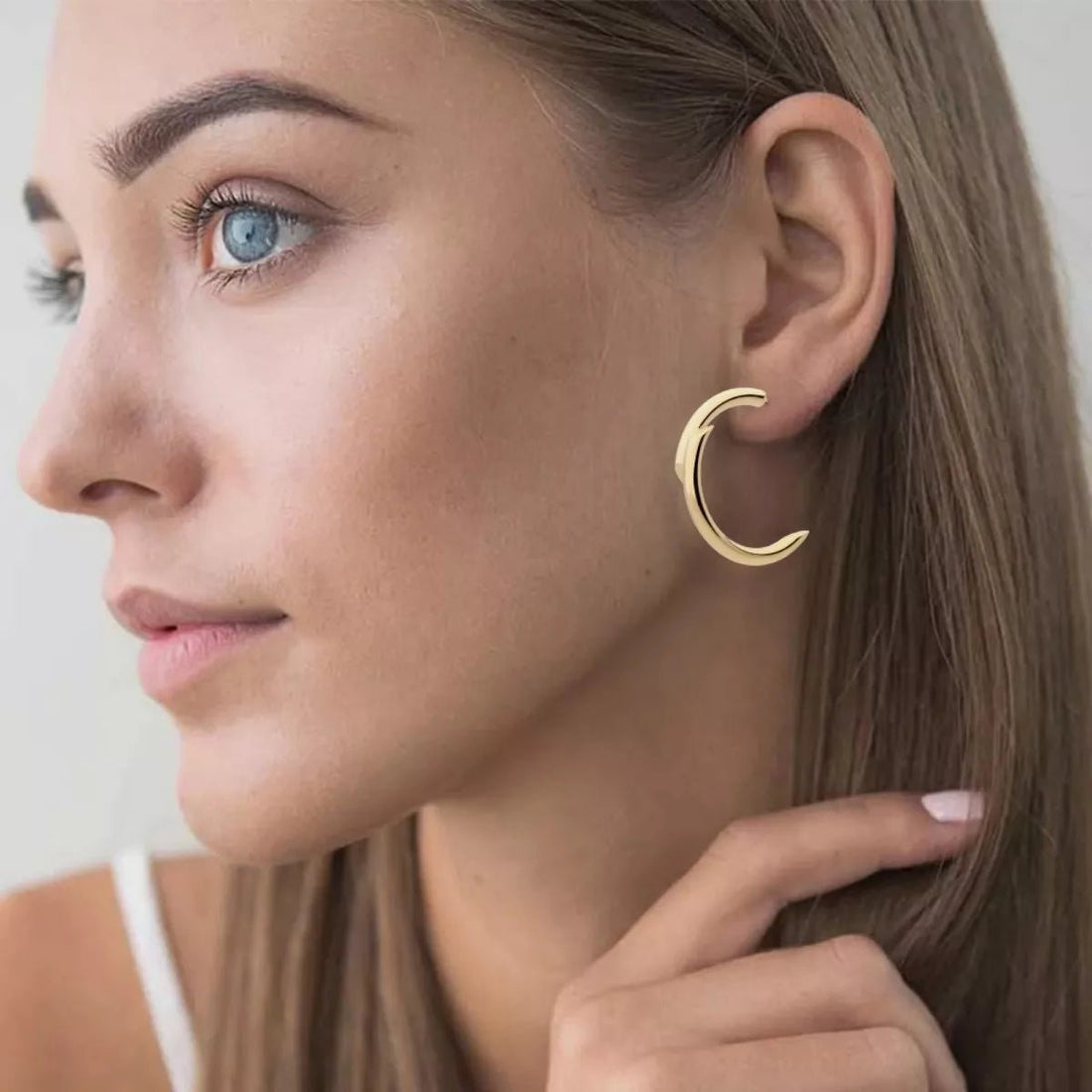 Chunky C - Hoop Earrings in Gold or Silver - 