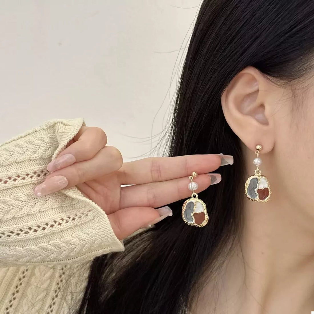 Color Block Pearl Drop Earrings - 