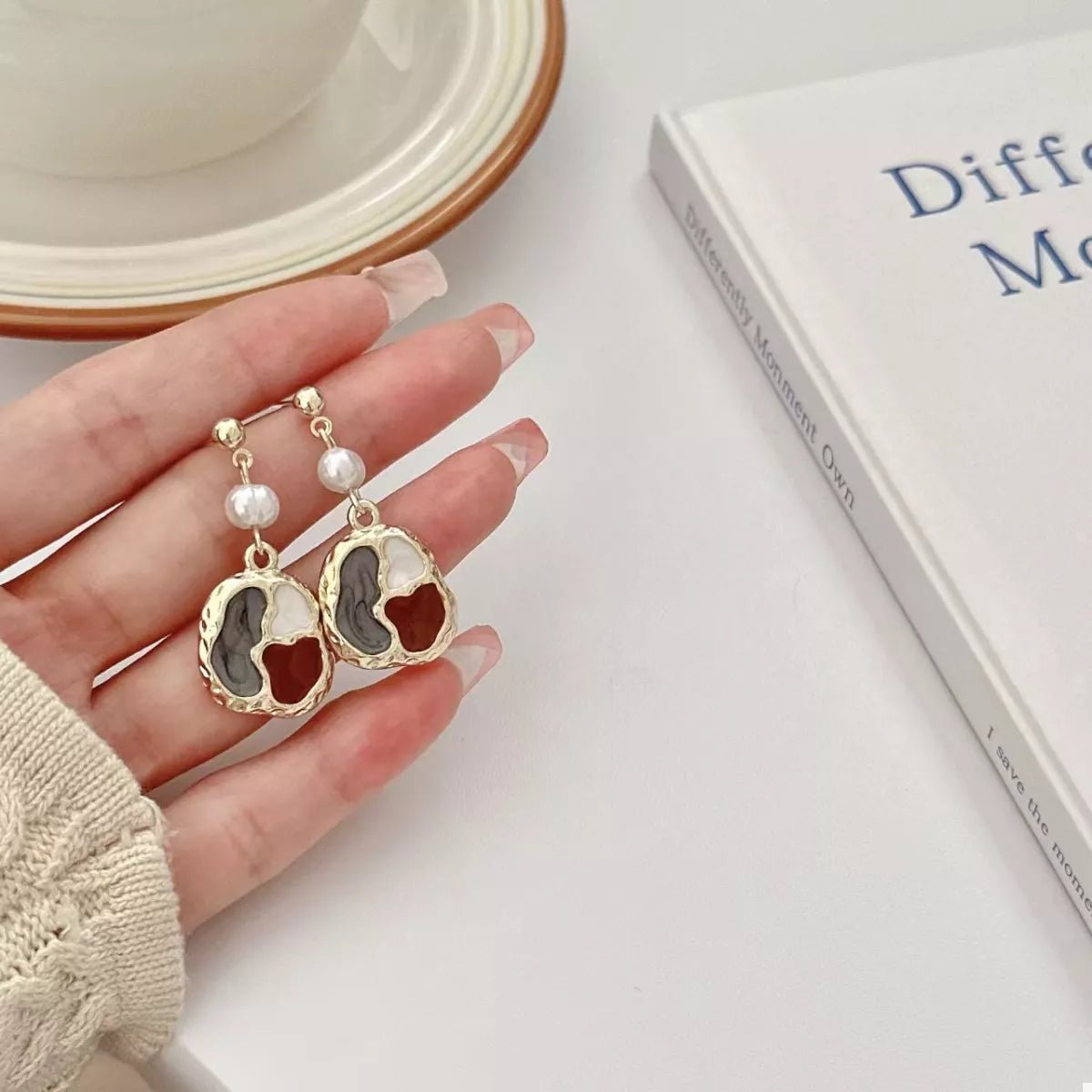Color Block Pearl Drop Earrings - 