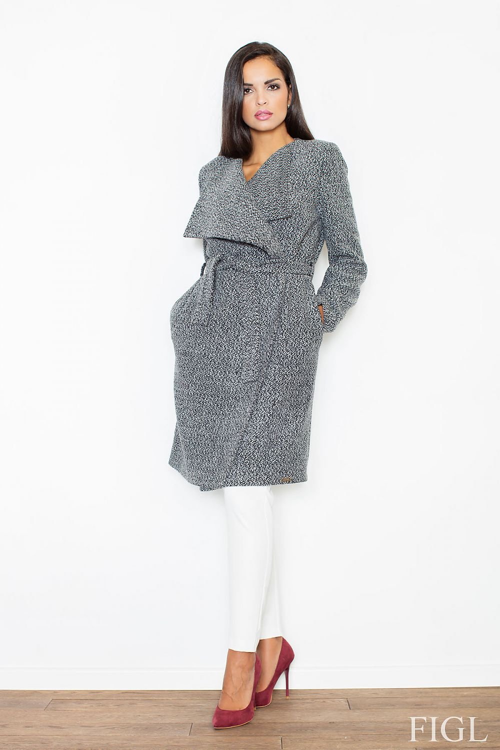 Elegant Unbuttoned Coat with Feminine Cut & Front Pockets by Figl