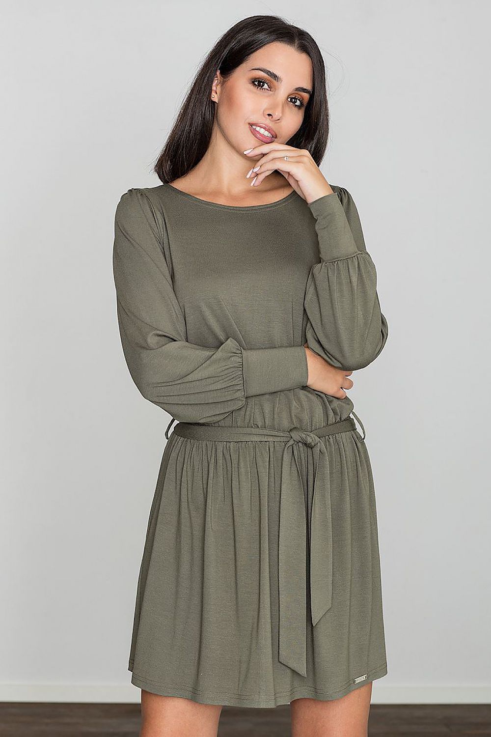 Elegant Loose-Fit Dress with Long Sleeves & Wide Cuffs – Fashion-Forward Silhouette