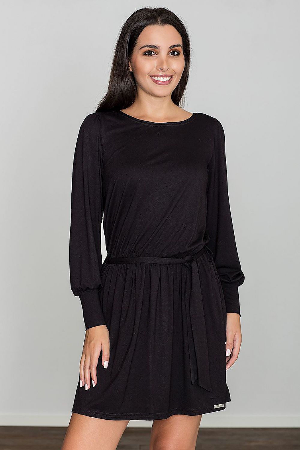 Elegant Loose-Fit Dress with Long Sleeves & Wide Cuffs – Fashion-Forward Silhouette