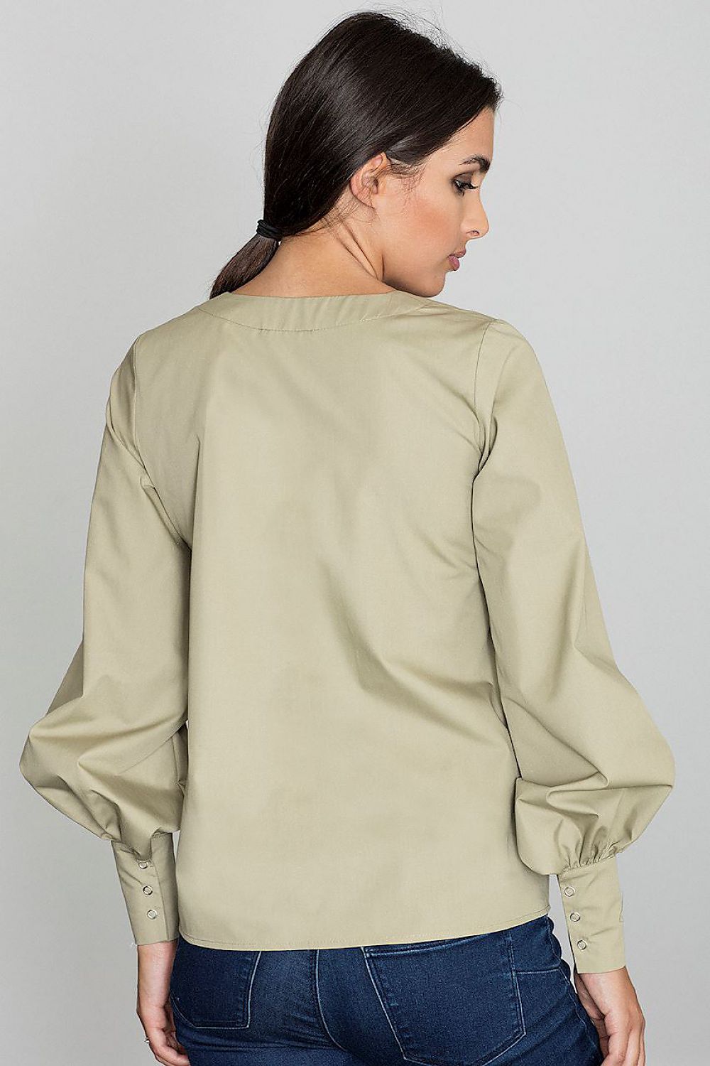 Light Blouse with Buttoned Buffet Sleeves & Pointed Neckline – Modern & Elegant