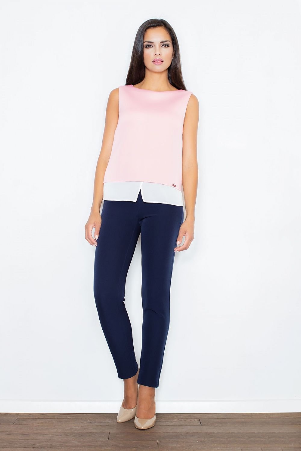 Sleeveless Foam Blouse with Delicate Slit – Perfect Pair with Matching Trousers