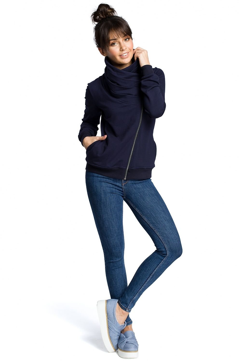 Everyday Sporty Sweatshirt with High Collar & Diagonal Zipper – Cozy & Versatile