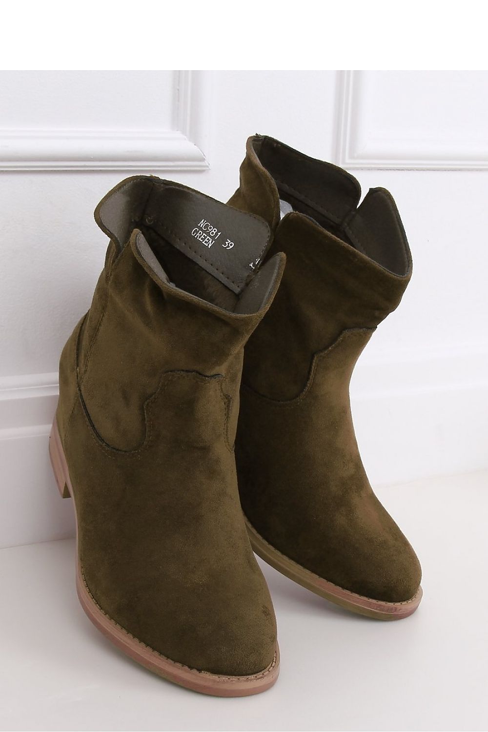 Buskin boots by Inello