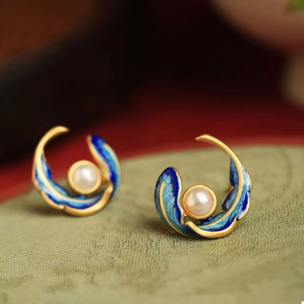 Feather Pearl Stud Earrings - 