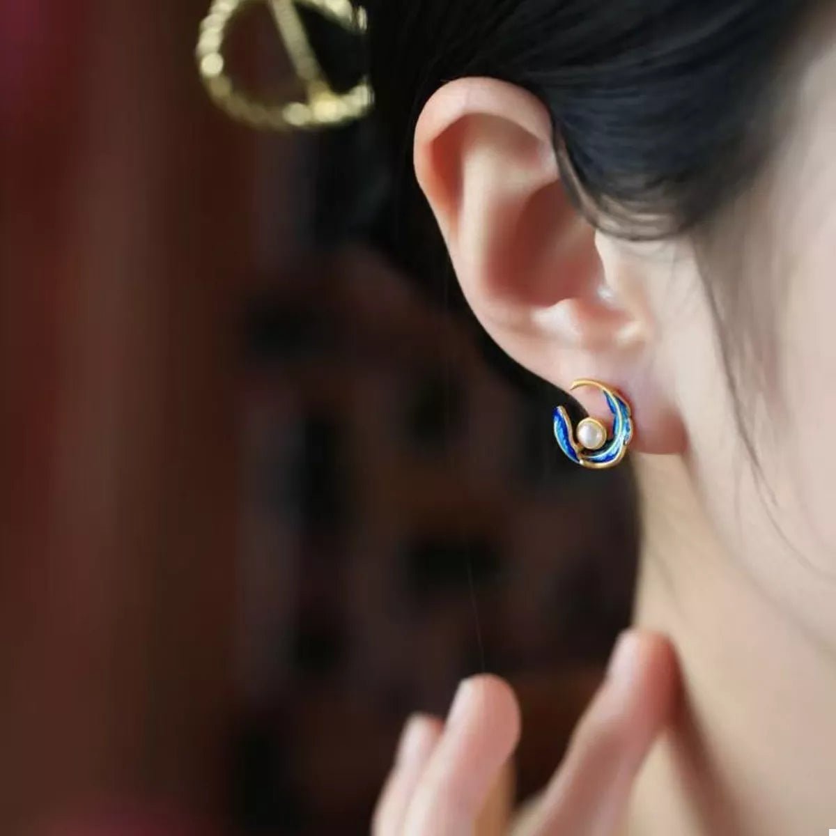 Feather Pearl Stud Earrings - 