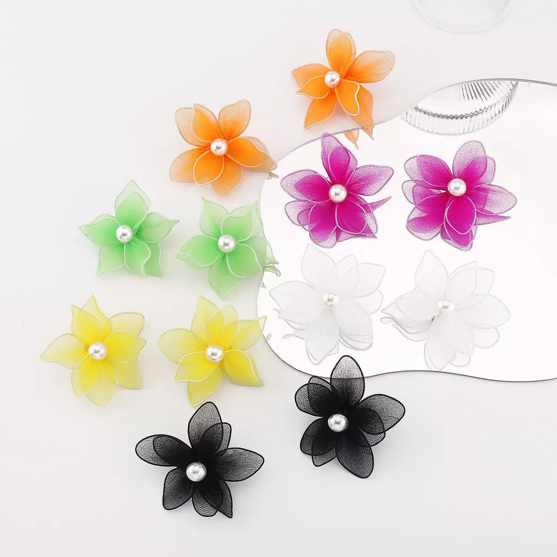 Flower Pearl Stud Earrings - 