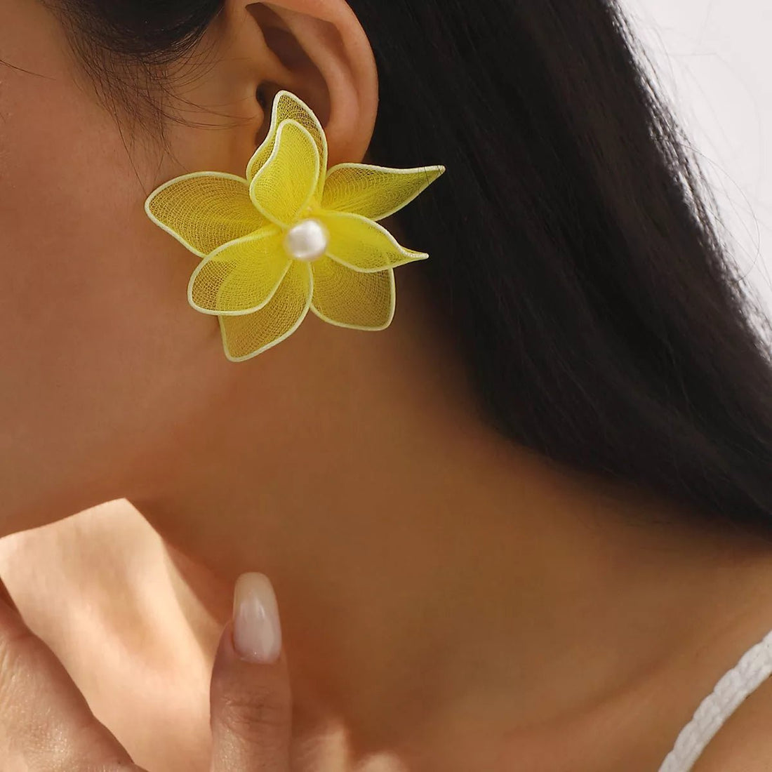 Flower Pearl Stud Earrings - 