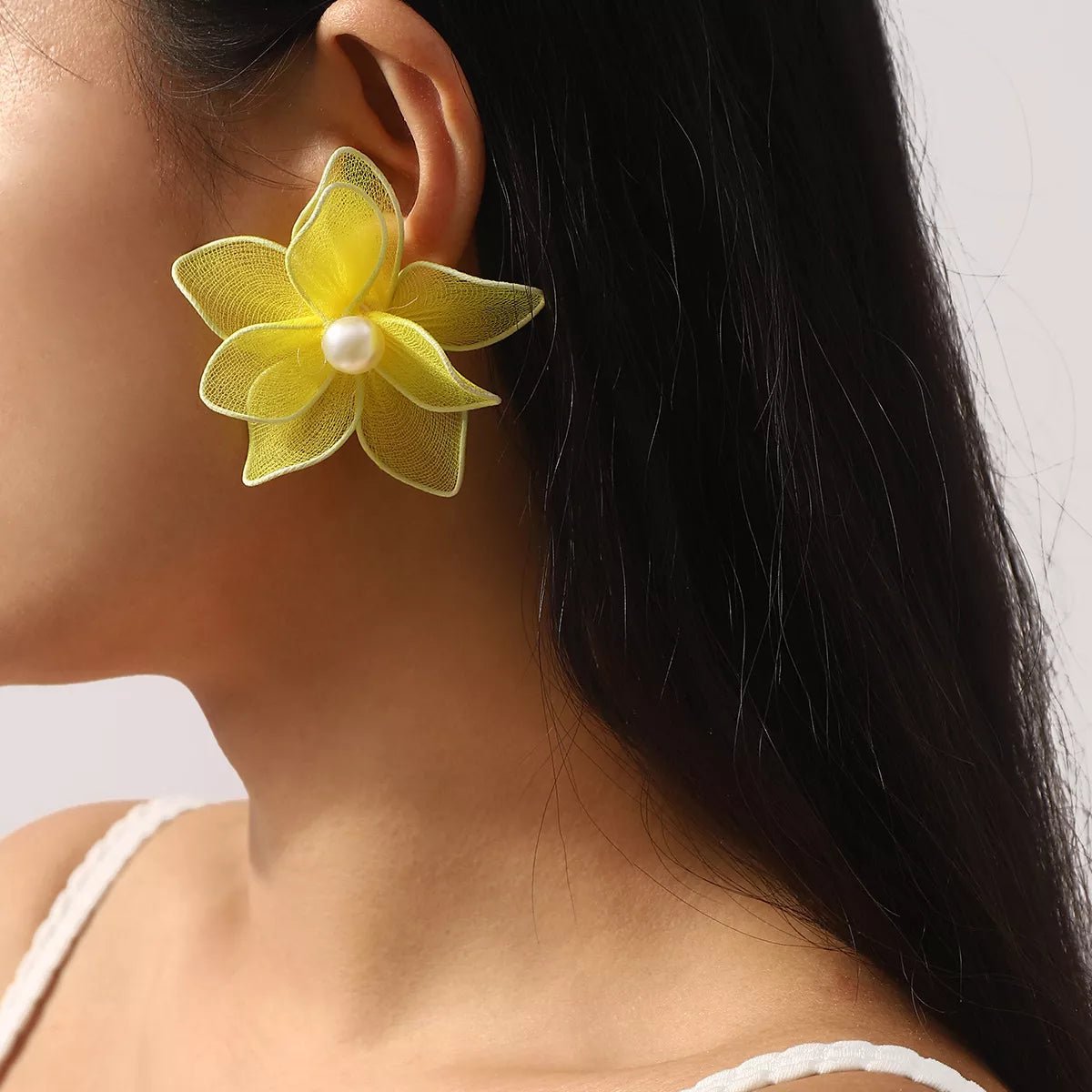Flower Pearl Stud Earrings - 