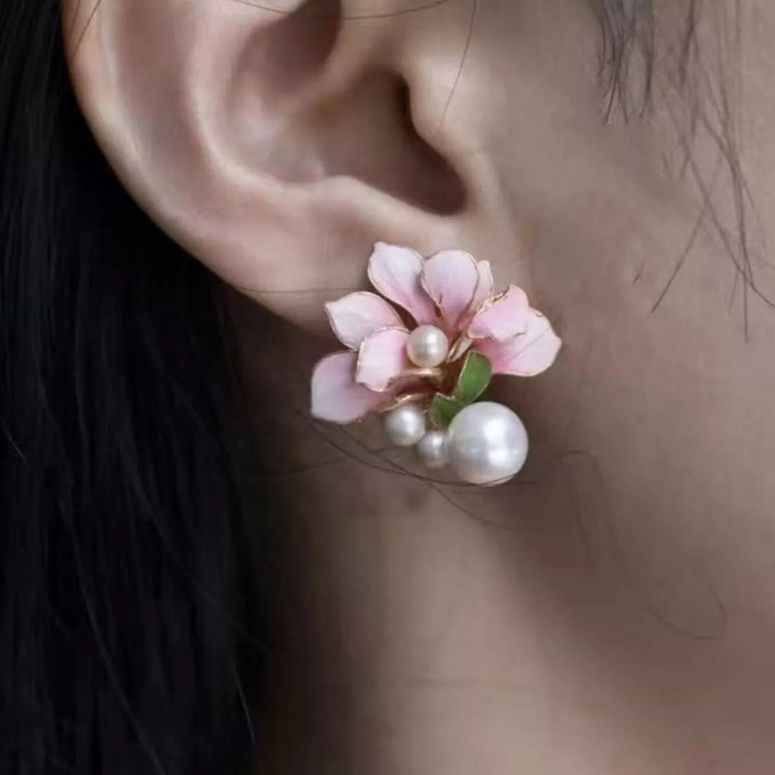 Flower Pearl Stud Earrings - Gold Plated - 