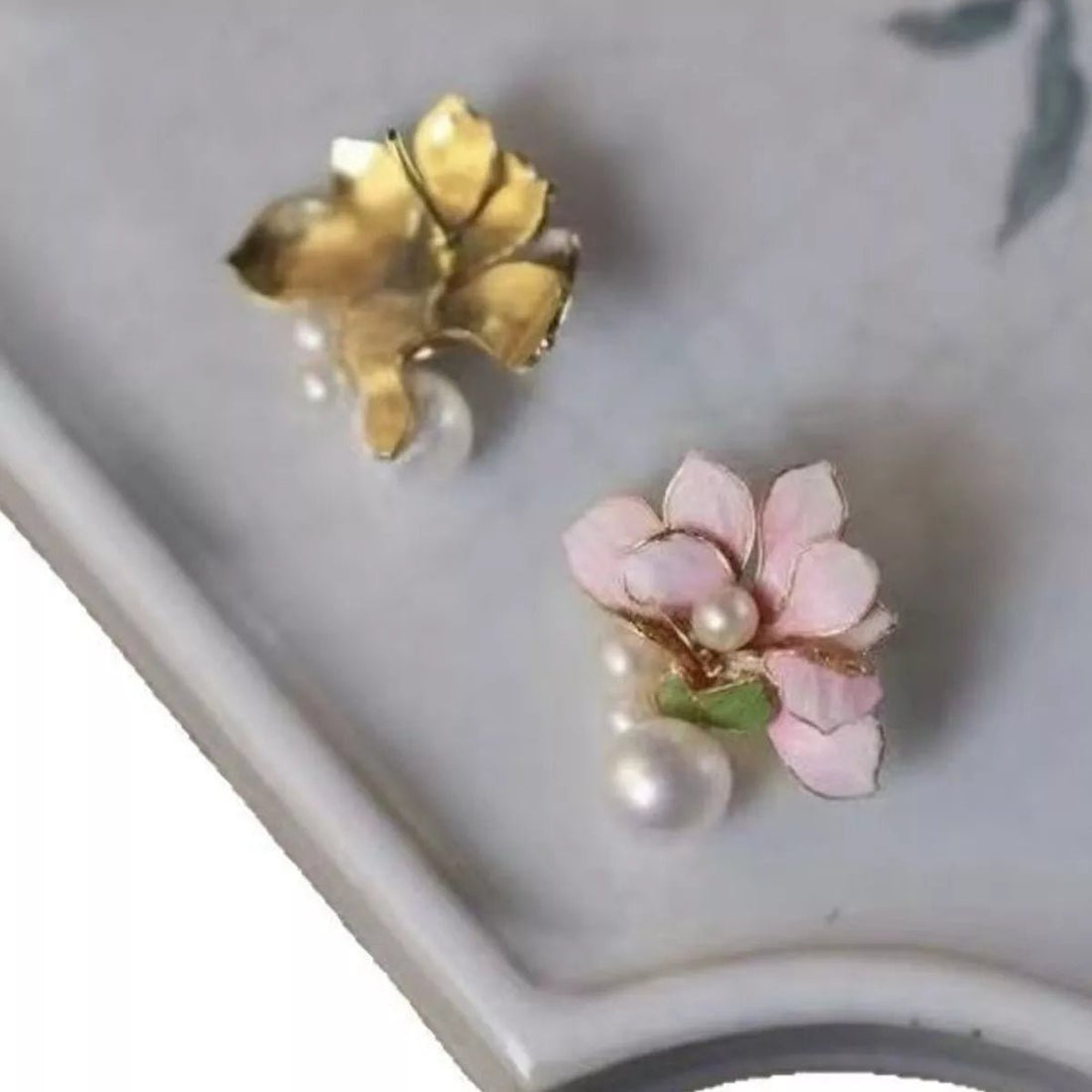 Flower Pearl Stud Earrings - Gold Plated - 