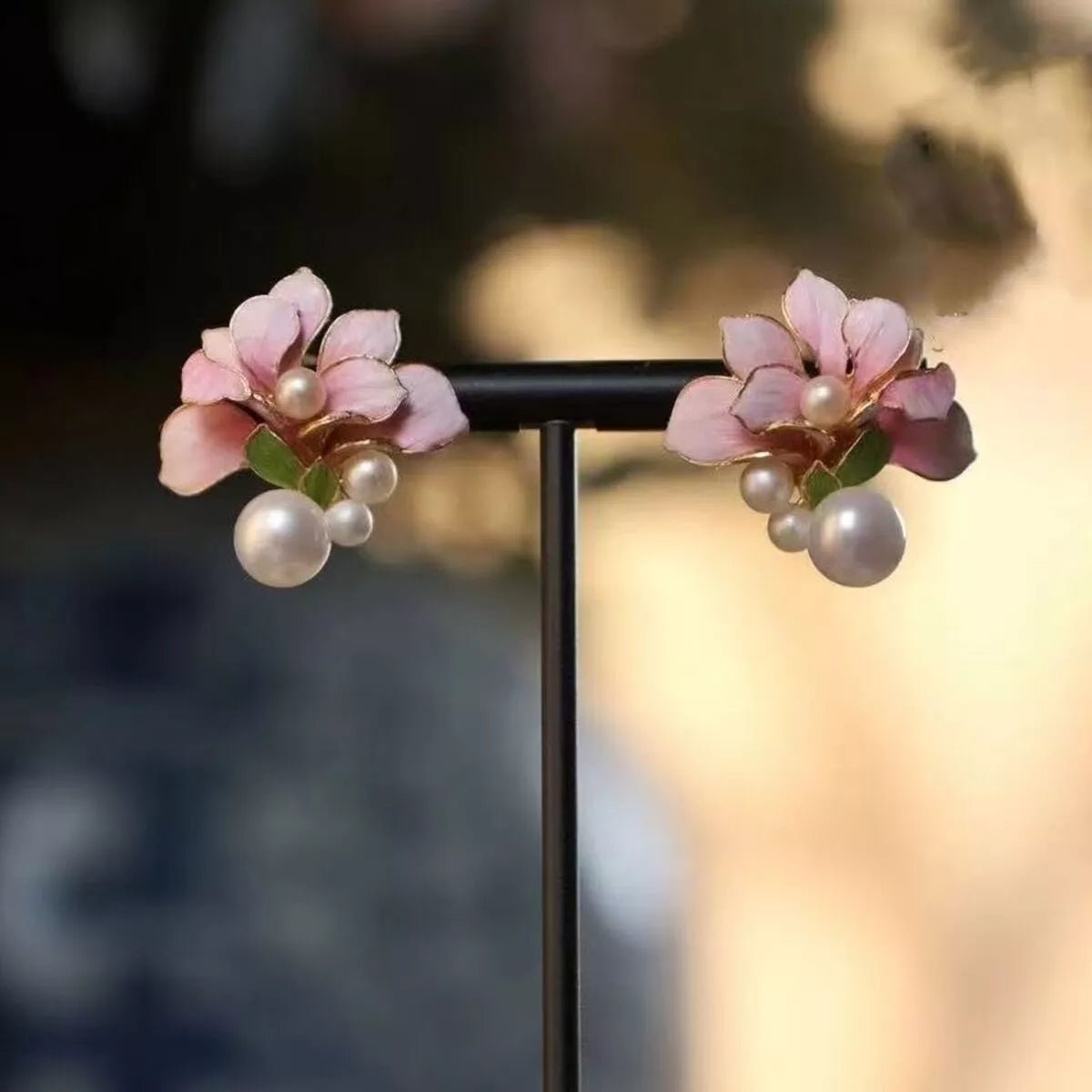 Flower Pearl Stud Earrings - Gold Plated - 
