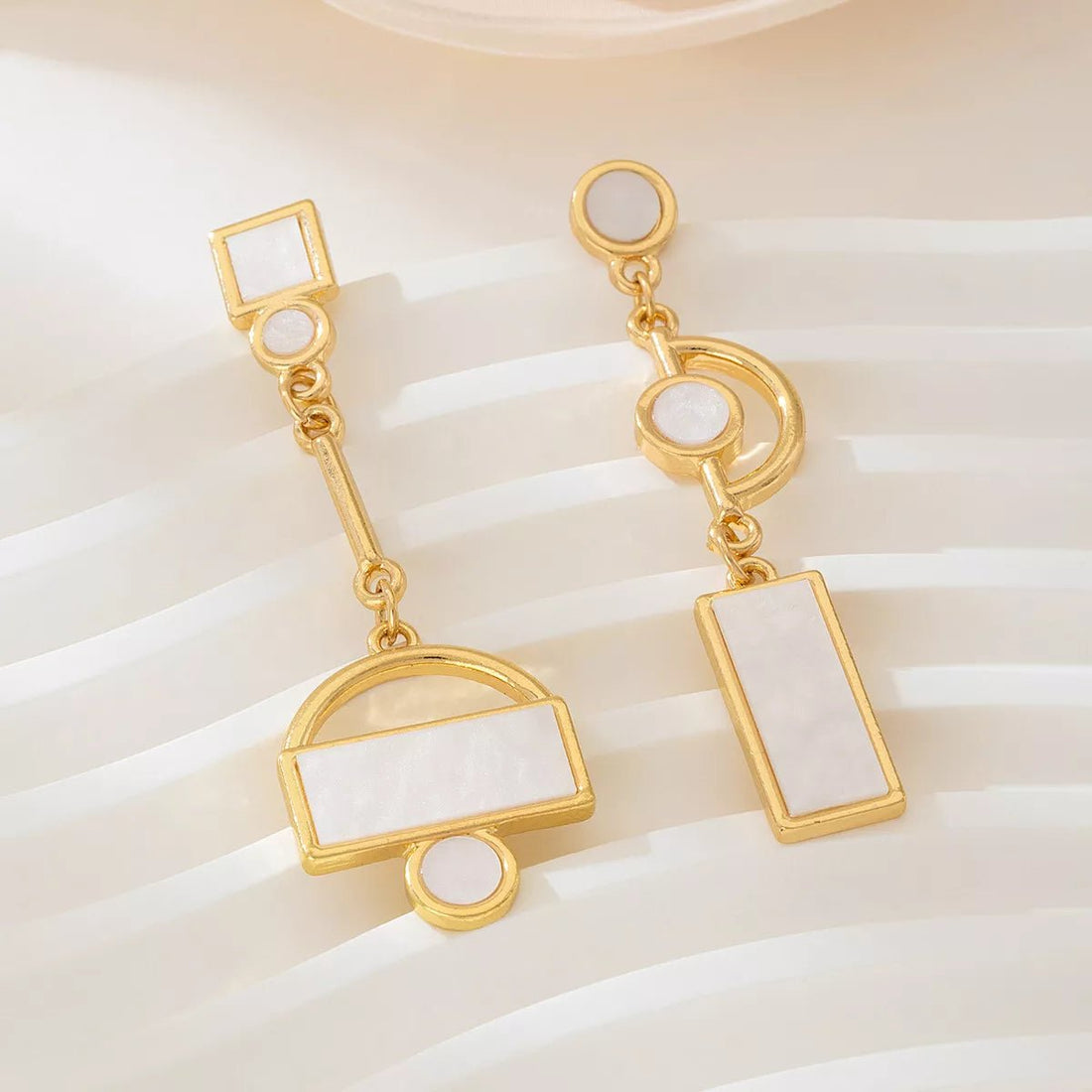 Geometric Gold Chain Drop Earrings - 