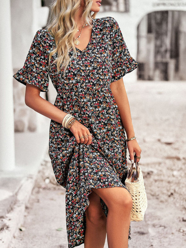 Elegant V-neck short-sleeved holiday dress