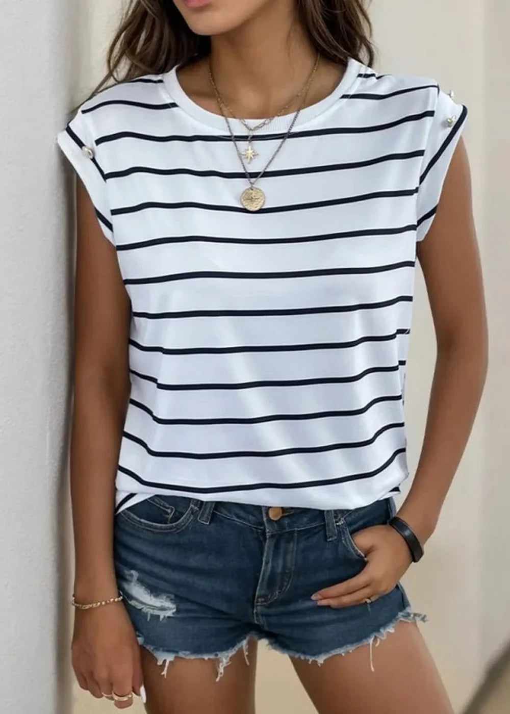 White sleeveless striped knit t-shirt