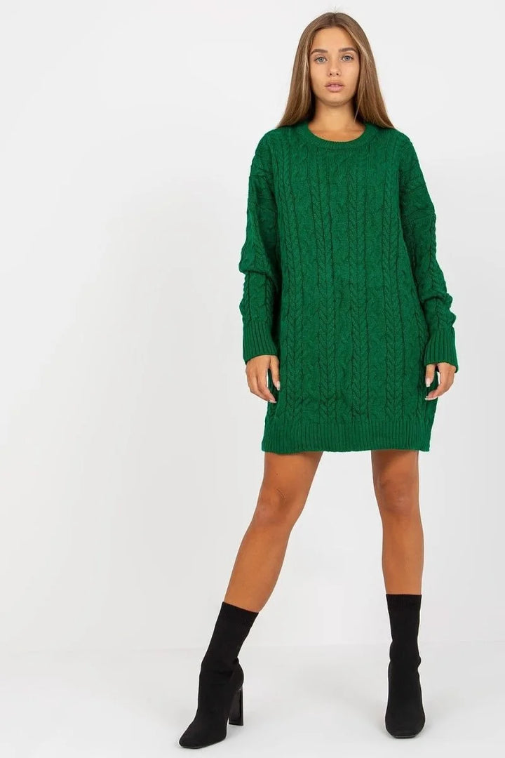 Green long sweater with round neckline