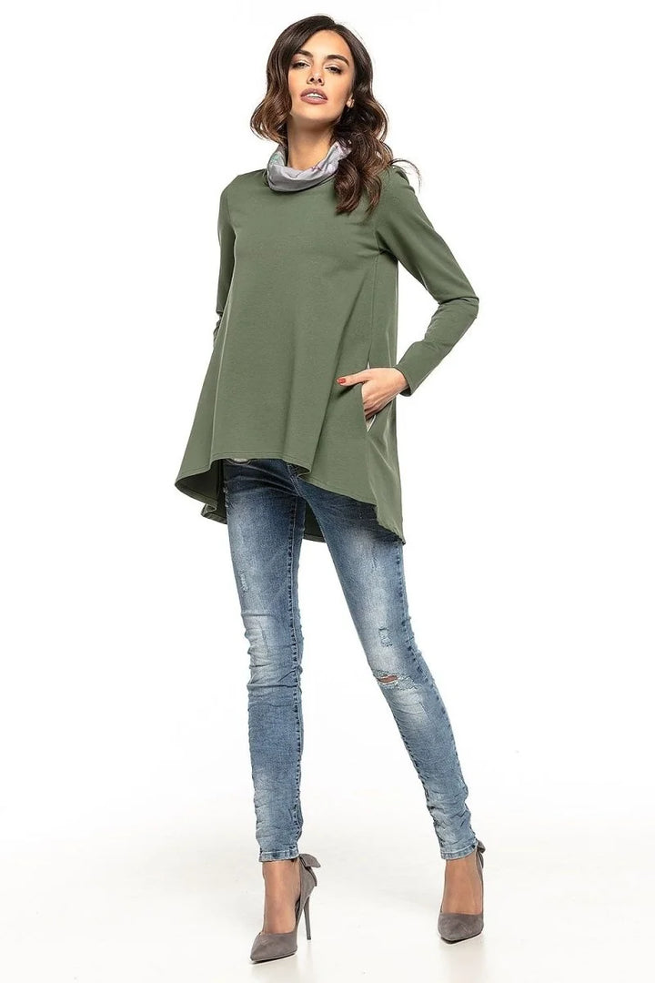 Green tunic with floral pattern and extended back