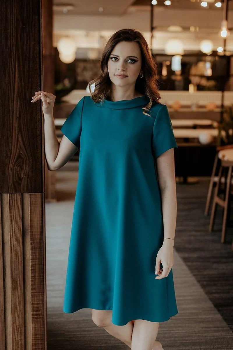 Green day dress with short sleeves and collar