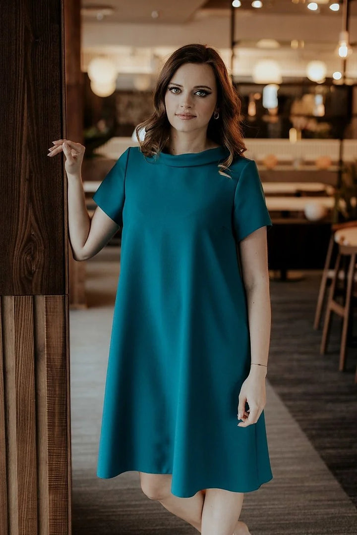 Green day dress with short sleeves and collar