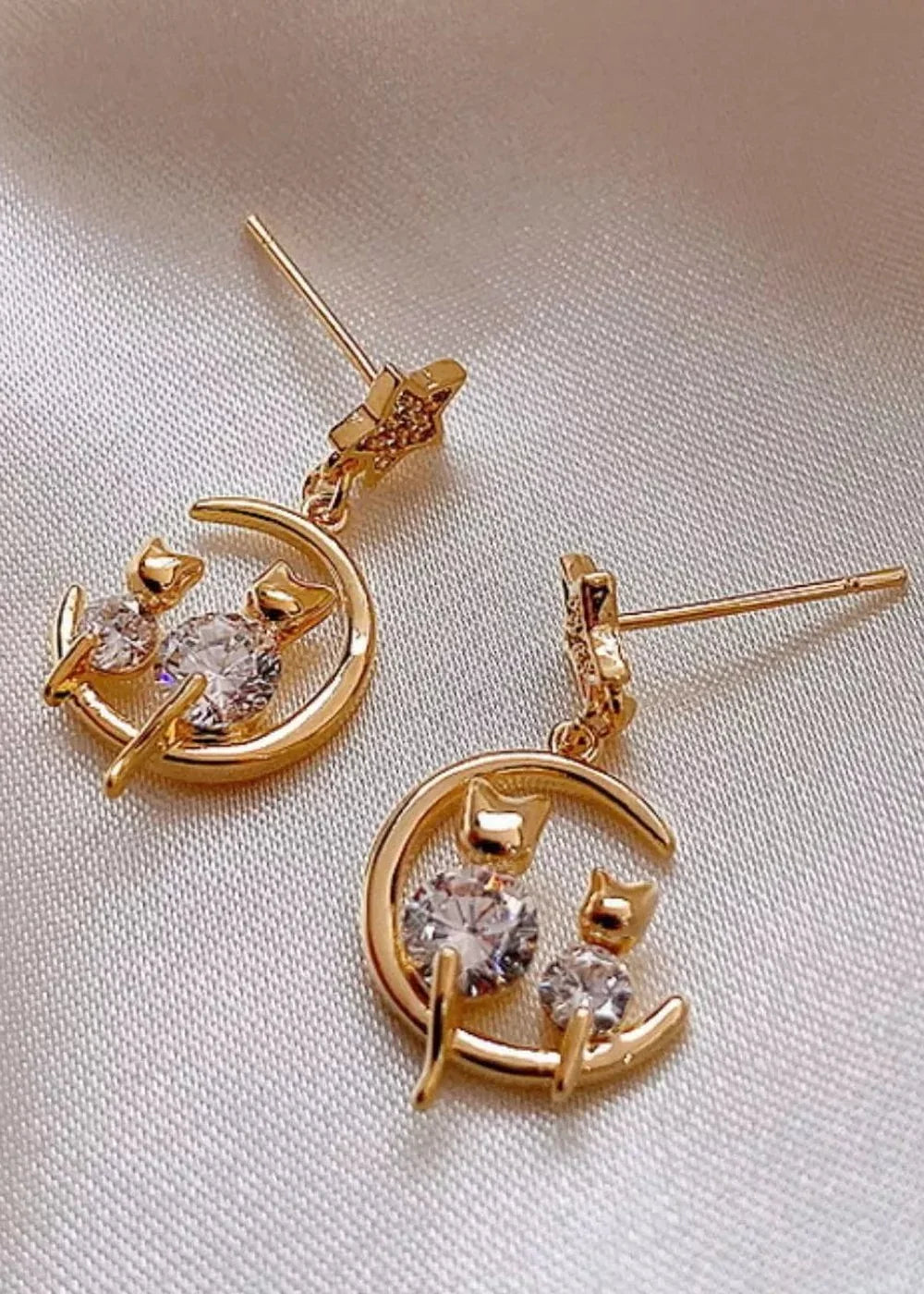 Gold-plated dangle earrings with rhinestones