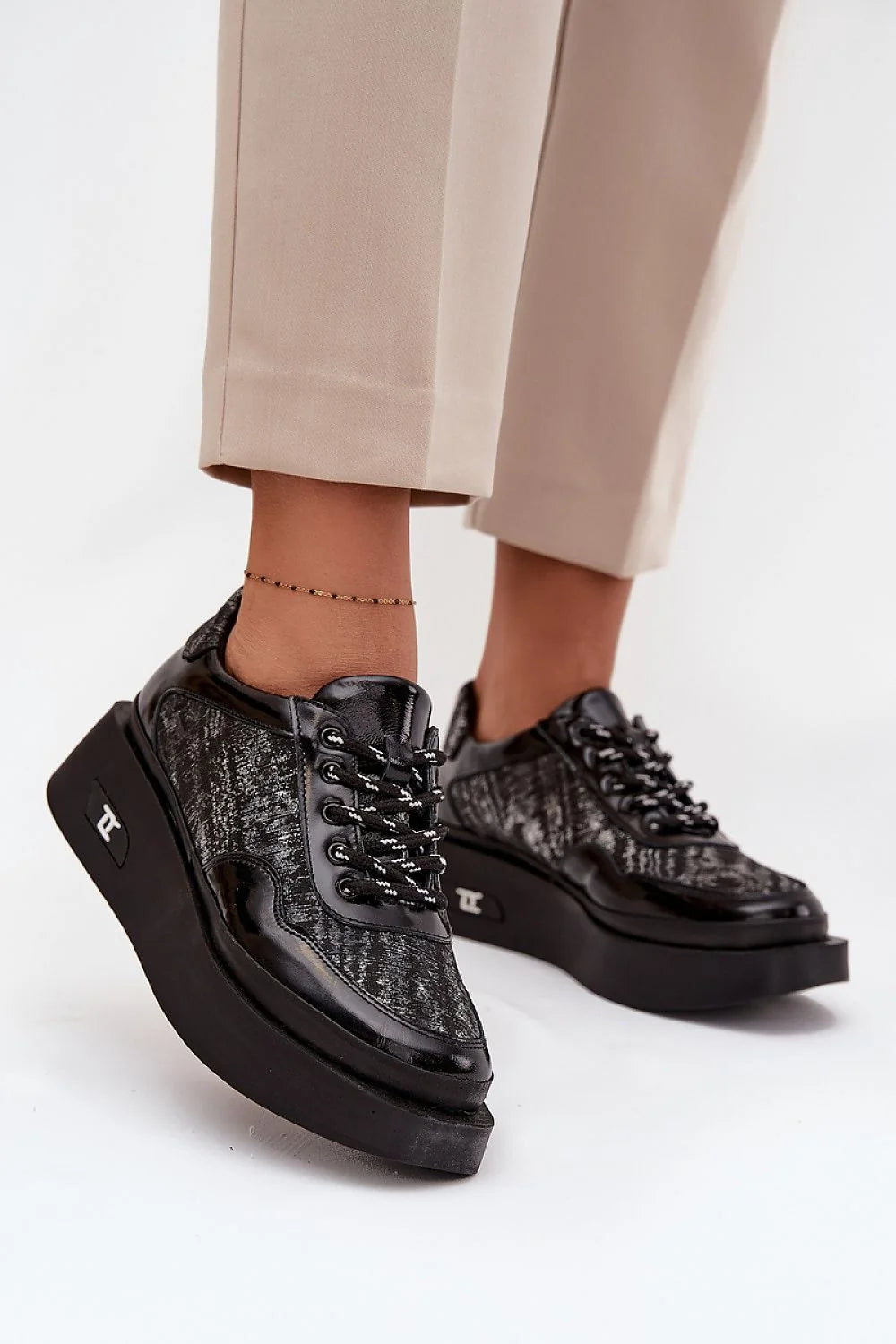 Half shoes Step in style