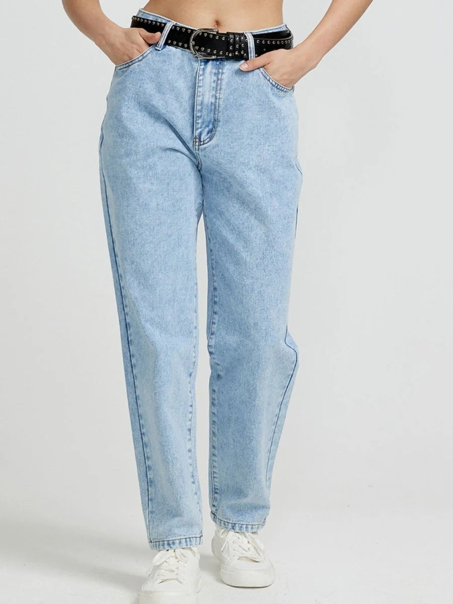 Light wash pocketed straight leg jeans