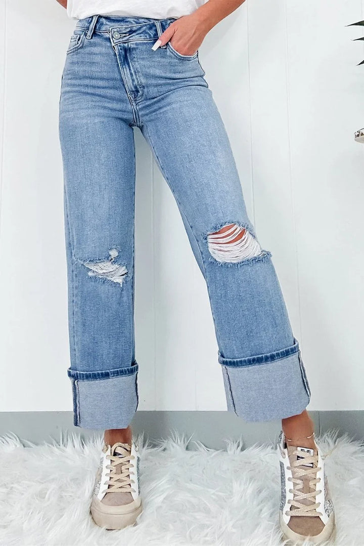 Distressed straight leg jeans with pockets