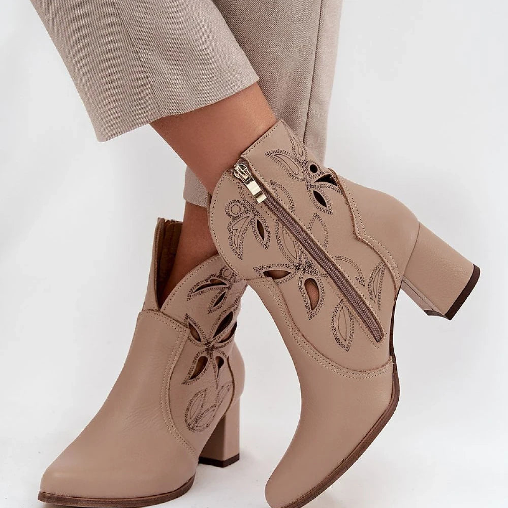 Heel boots Step in style