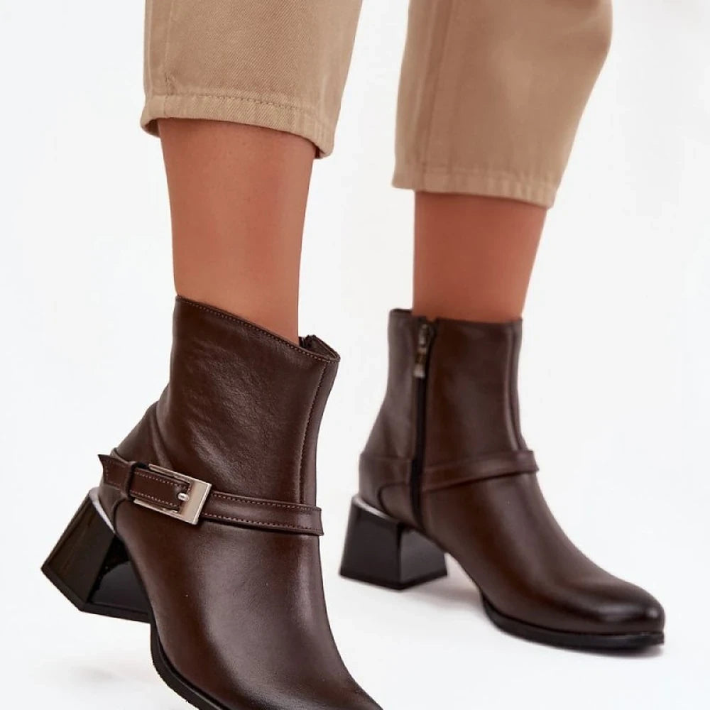Heel boots Step in style
