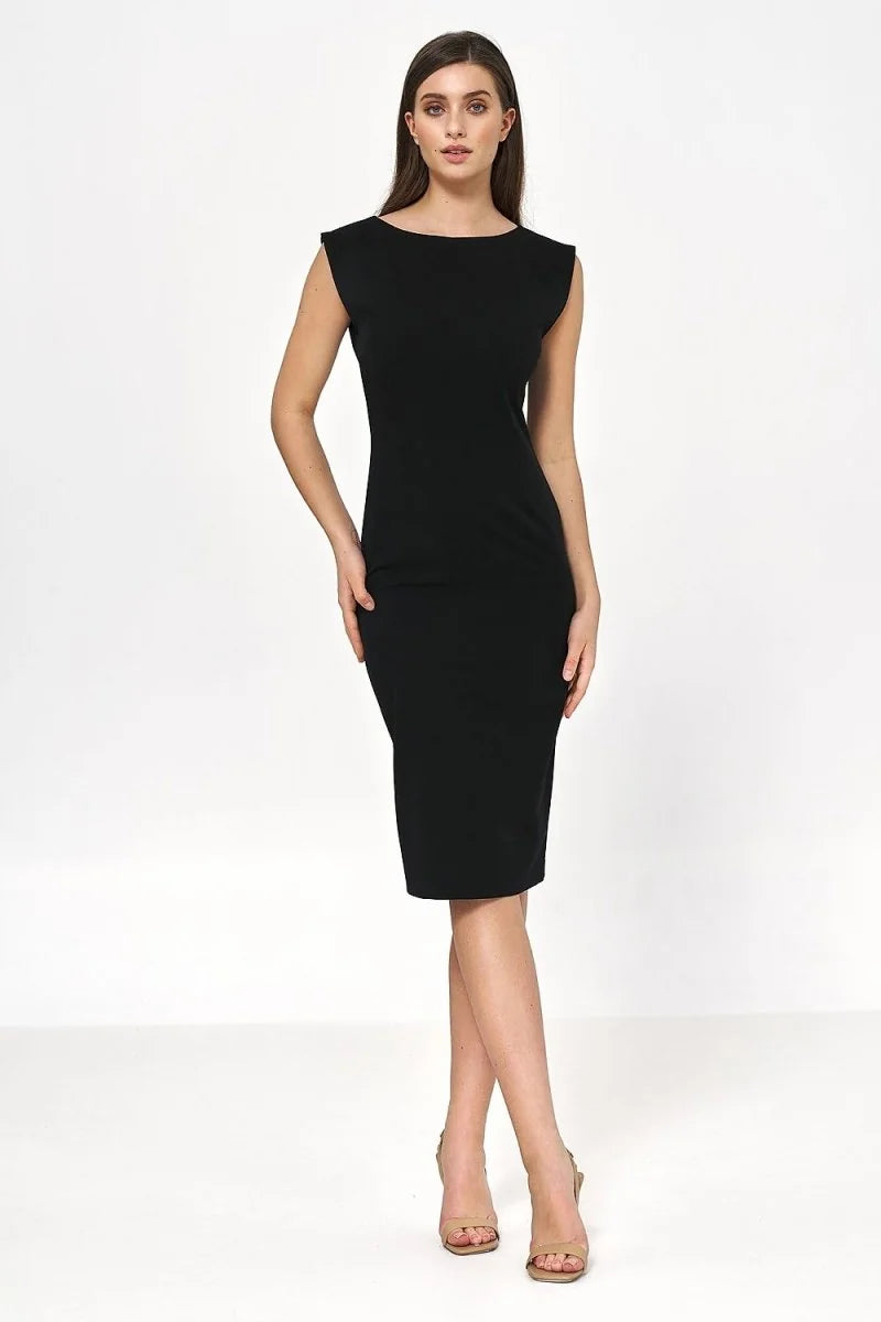 Pink knee-length dress with round neck and V-back