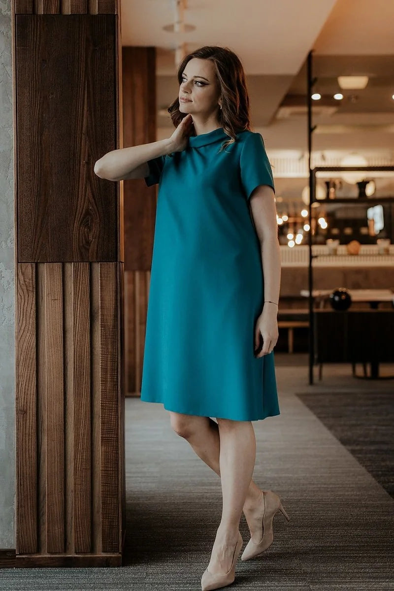 Red day dress with short sleeves and collar