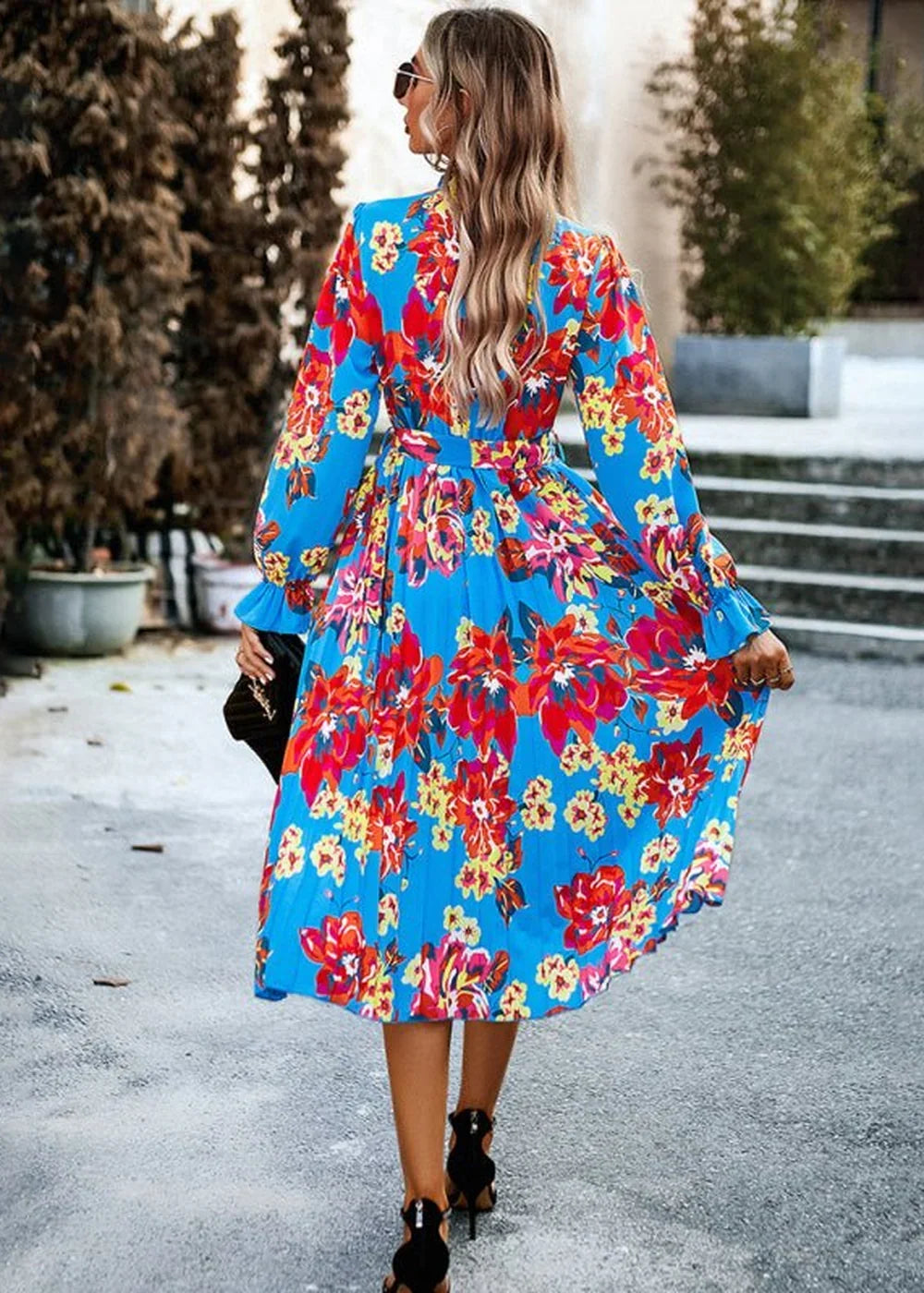 Blue printed casual dress with round neck and short sleeves