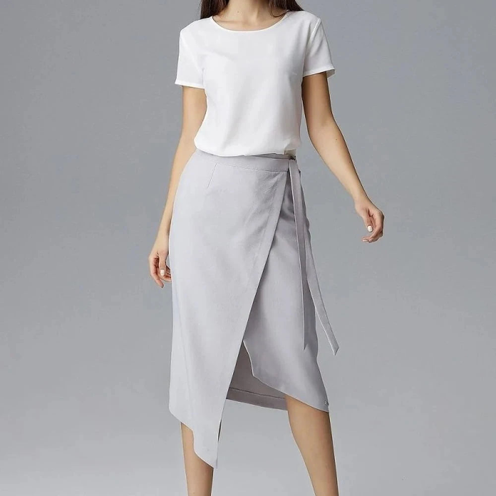 Cropped Pants with Chain Detail