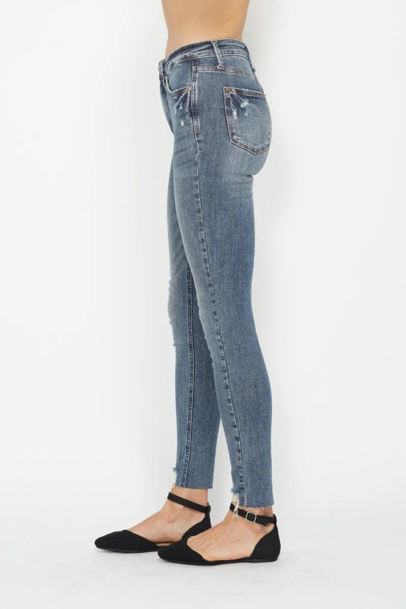 Model wearing medium wash Judy Blue skinny jeans.