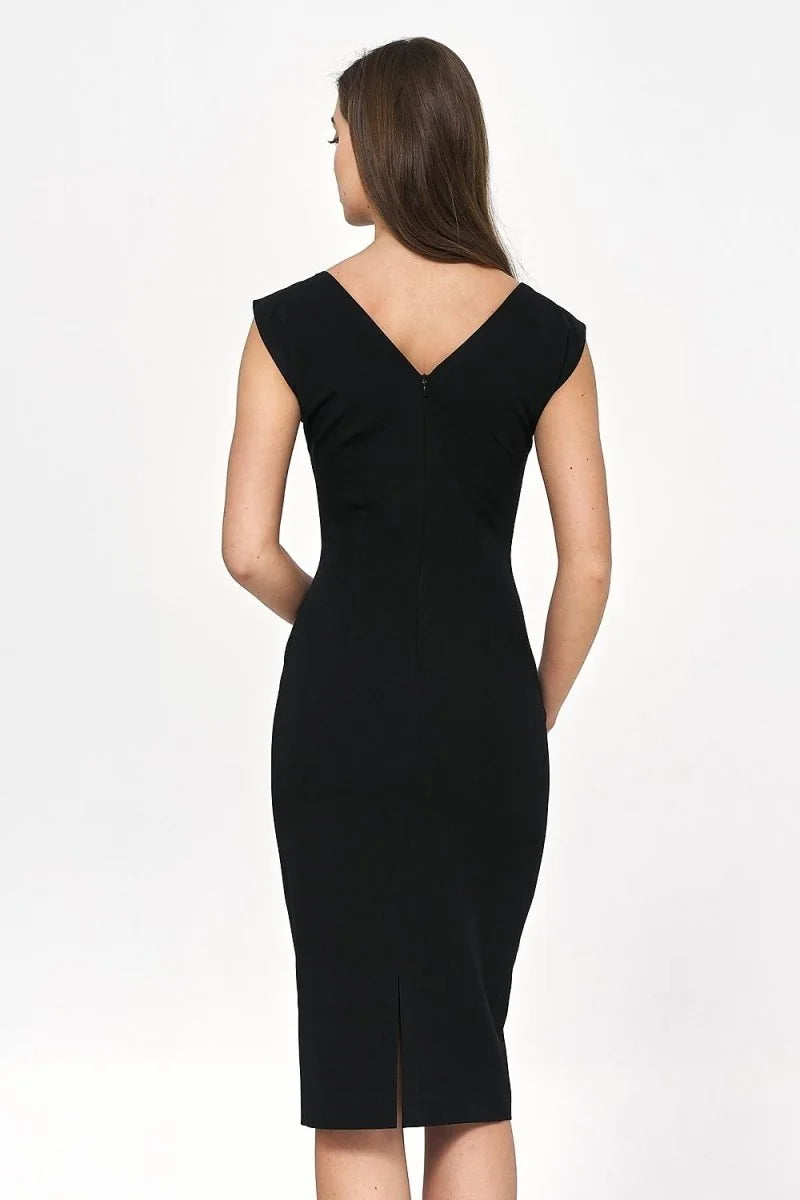 Blue knee-length dress with round neck and V-back