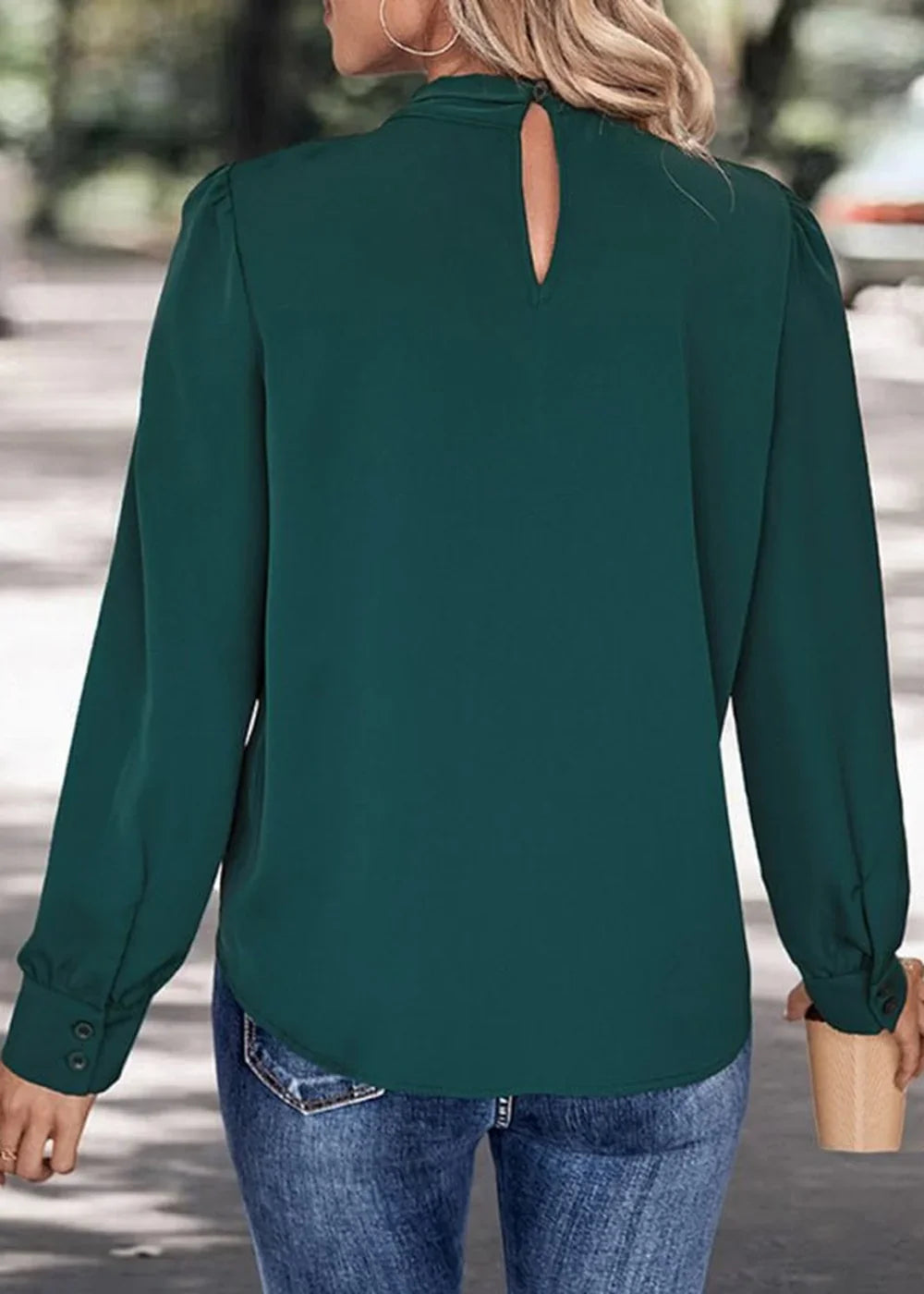 Woman wearing a solid color shirt