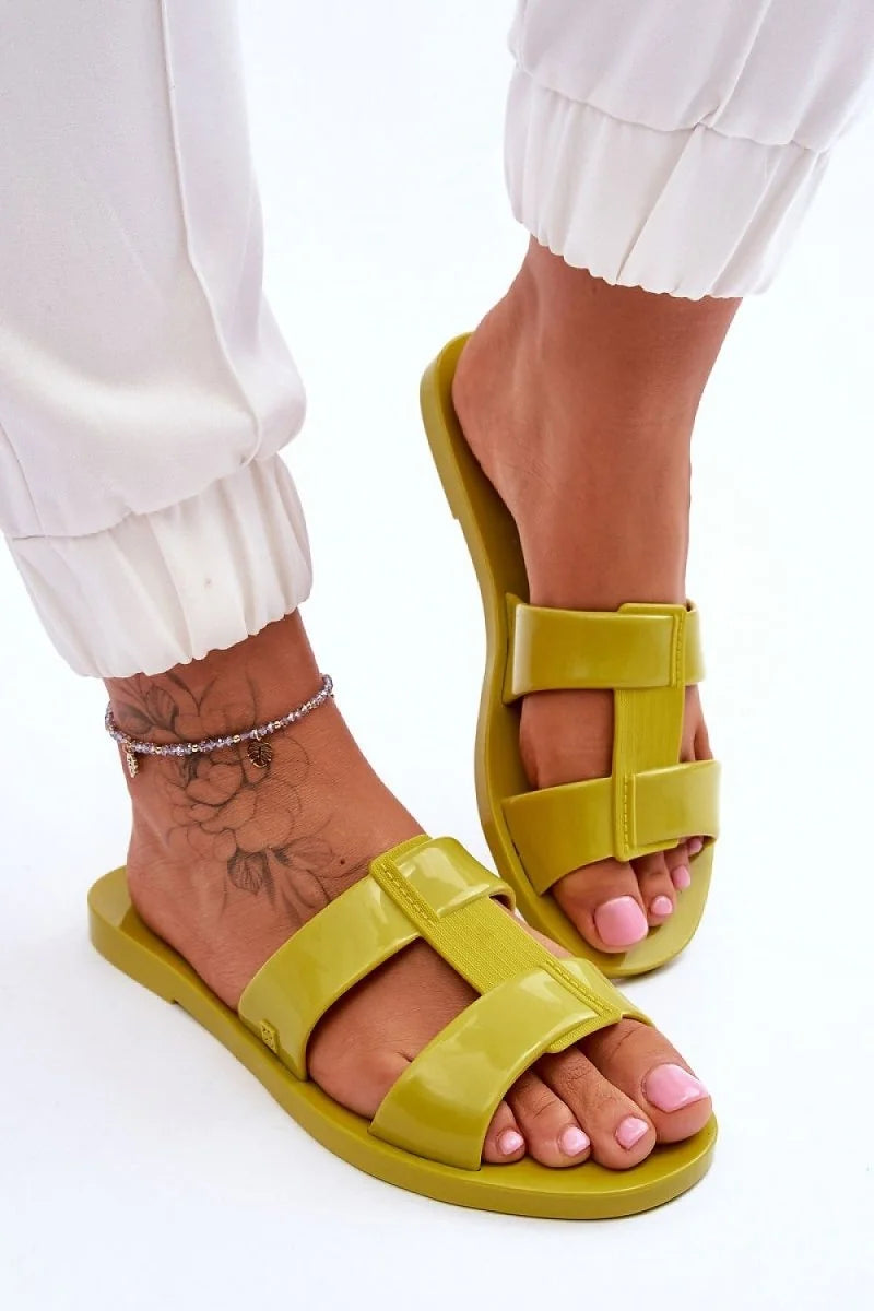 Black vegan flip-flops