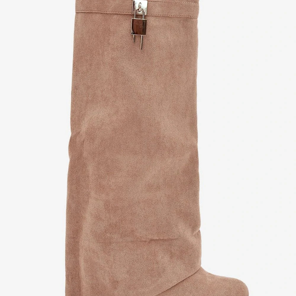 Buskin boots Step in style