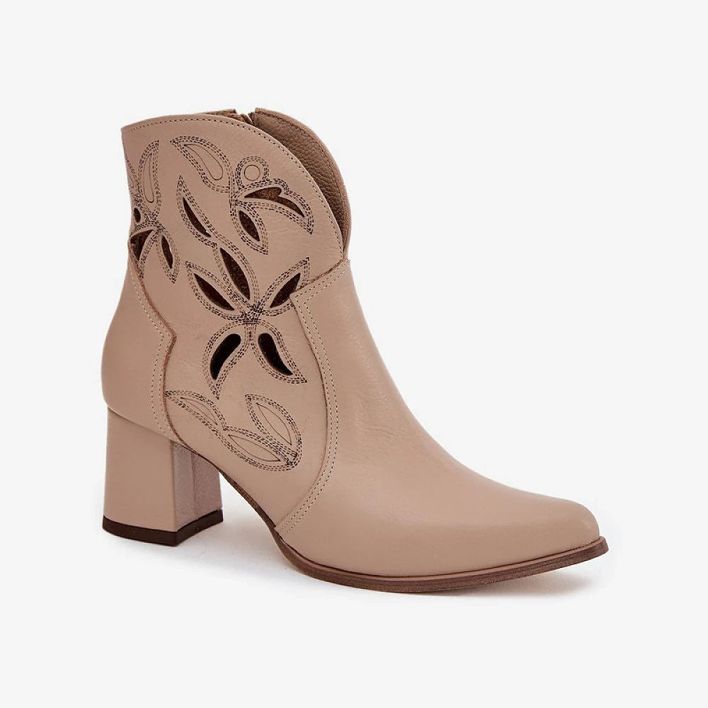Heel boots Step in style